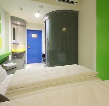 Pop! Hotel Tebet Jakarta Room photo