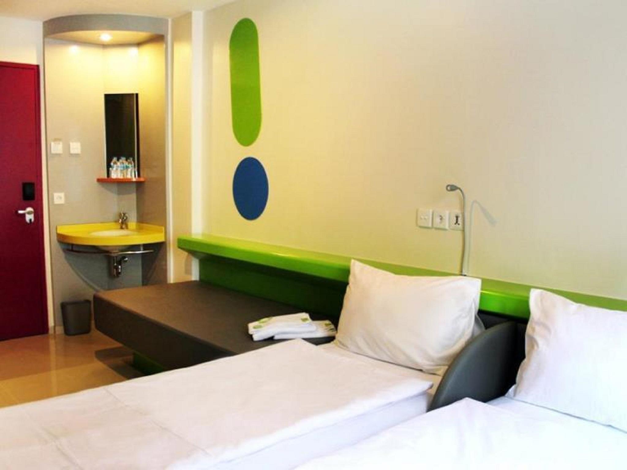 Pop! Hotel Tebet Jakarta Exterior photo