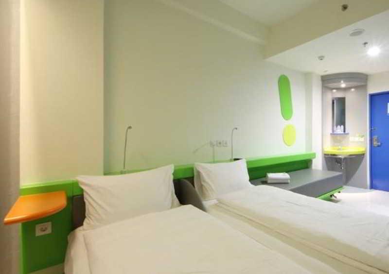 Pop! Hotel Tebet Jakarta Exterior photo