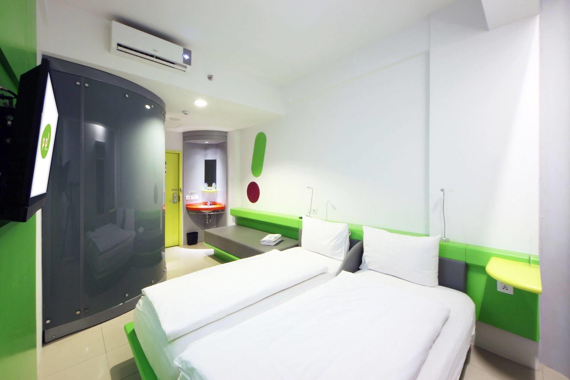 Pop! Hotel Tebet Jakarta Exterior photo
