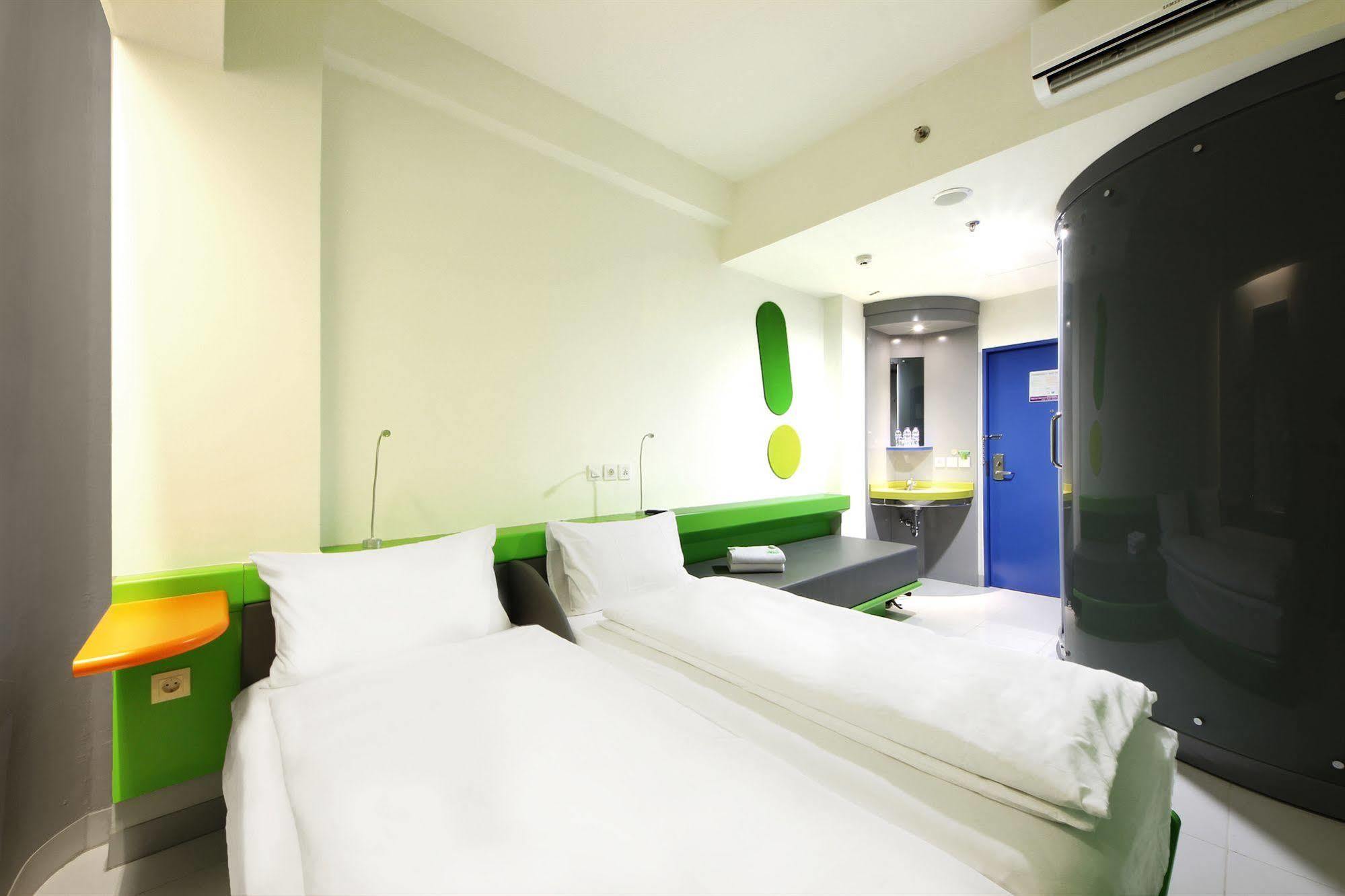 Pop! Hotel Tebet Jakarta Exterior photo